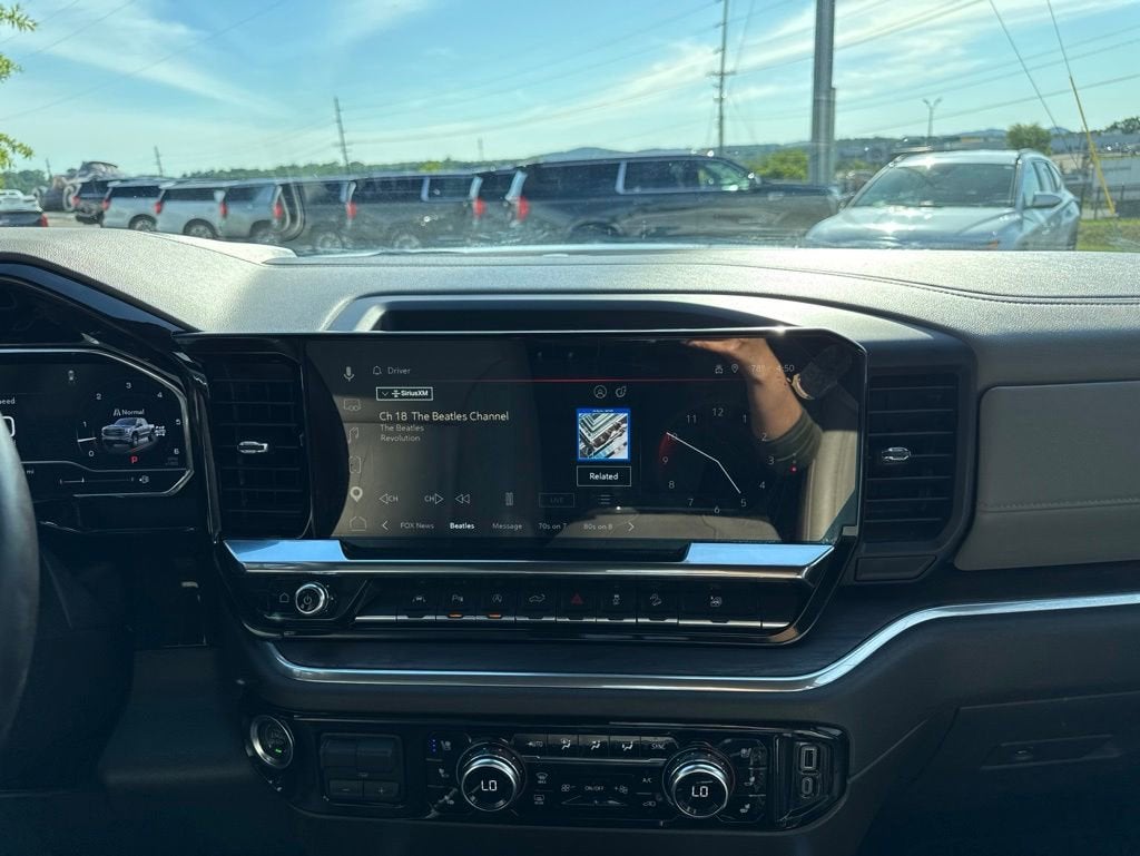 2025 GMC Sierra 1500 SLT