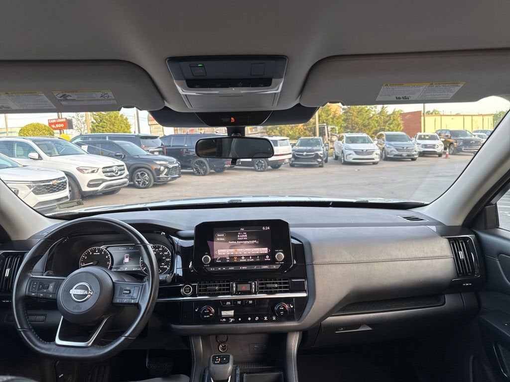 2024 Nissan Pathfinder SV
