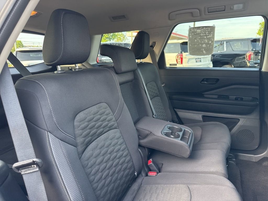 2024 Nissan Pathfinder SV