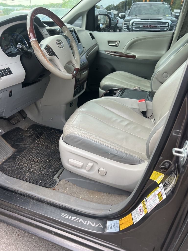 2012 Toyota Sienna XLE