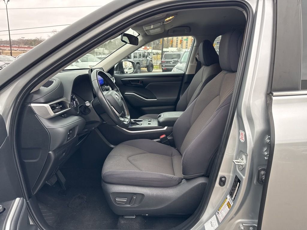 2024 Toyota Highlander LE