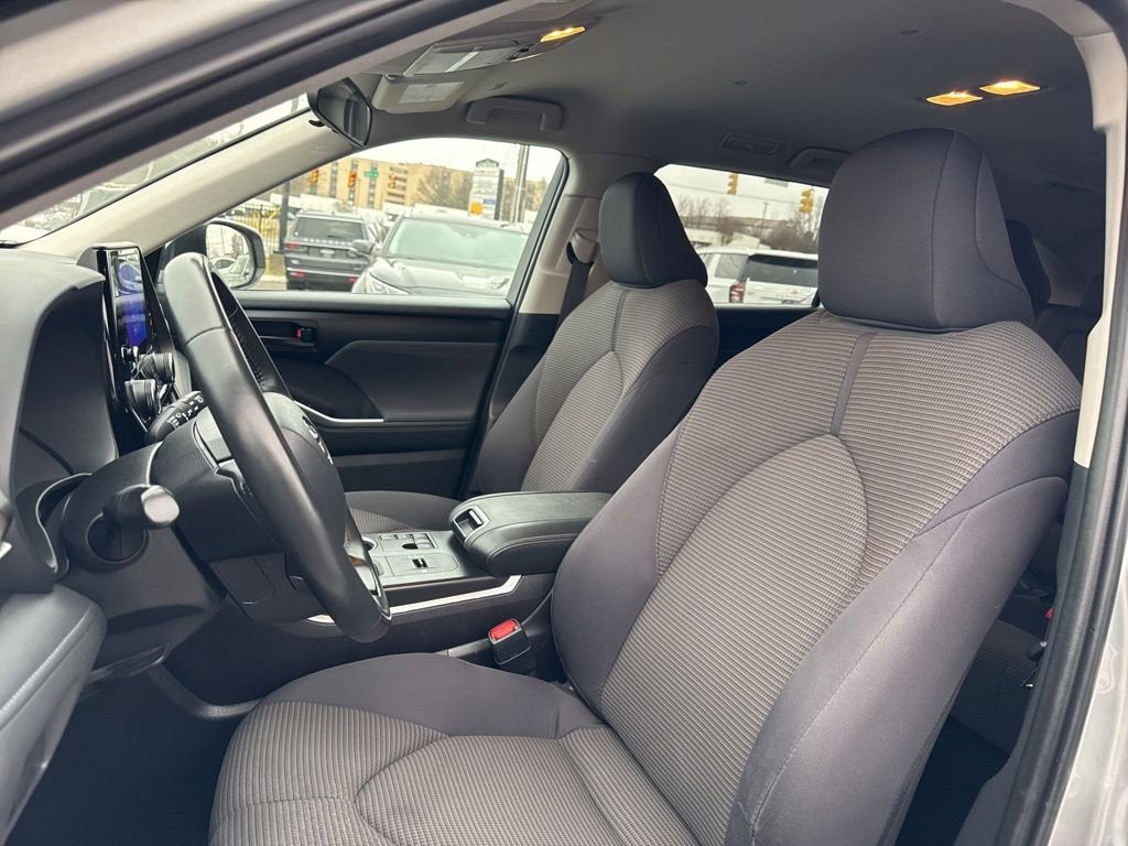 2024 Toyota Highlander LE