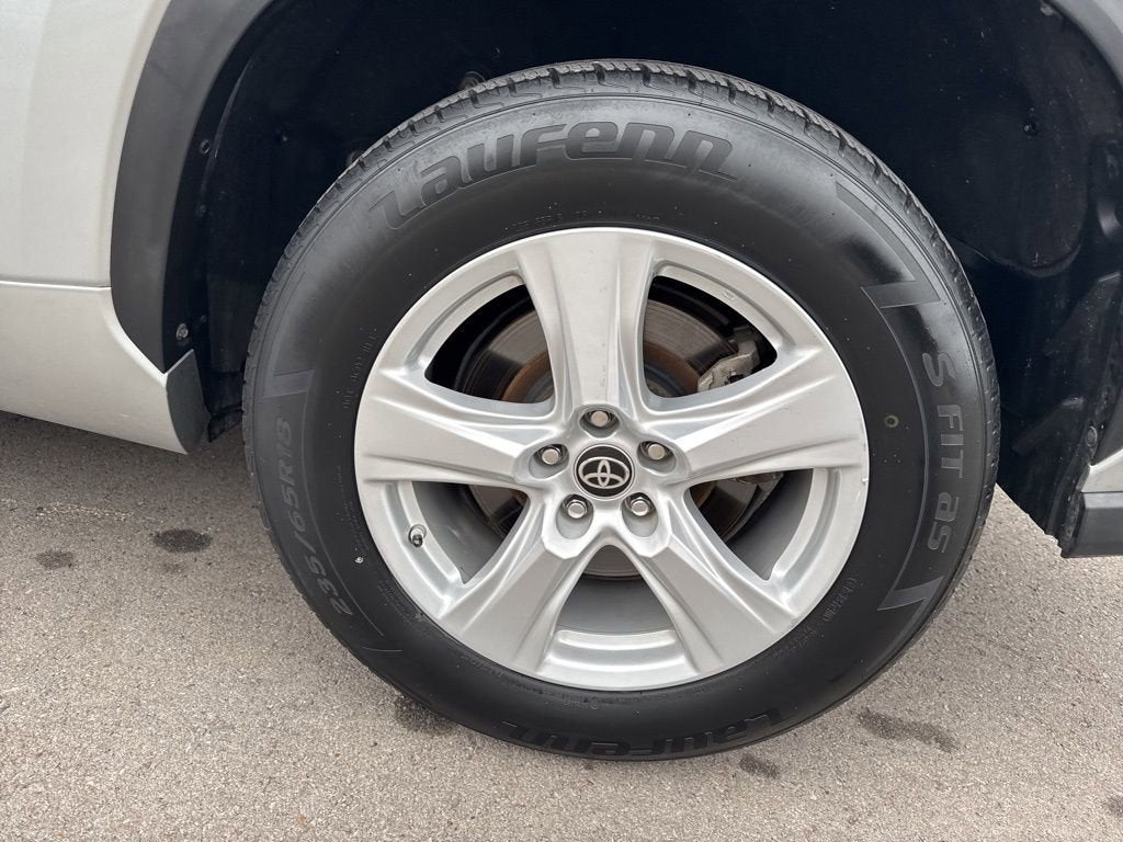 2024 Toyota Highlander LE