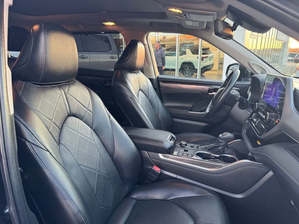 2024 Toyota Highlander LE