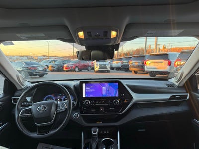 2024 Toyota Highlander LE