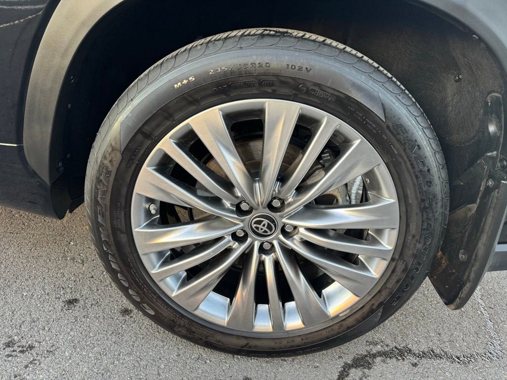 2024 Toyota Highlander LE