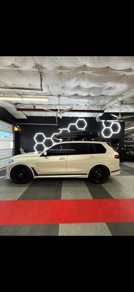 2022 BMW X7 ALPINA XB7