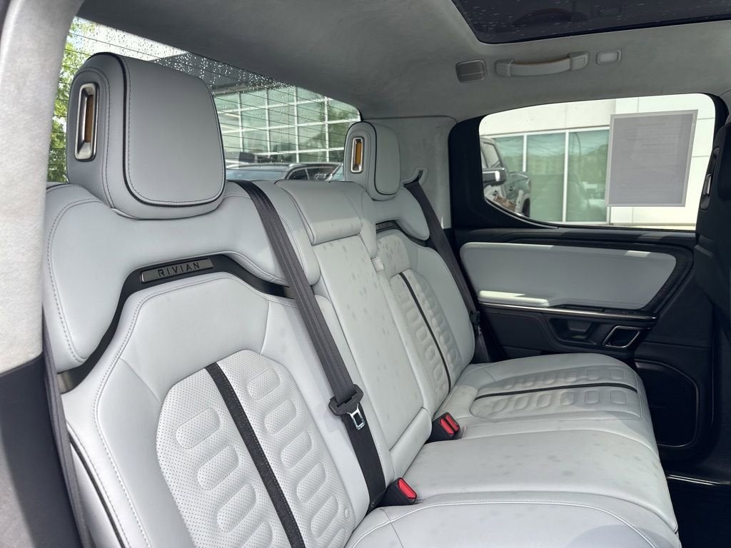 2023 RIVIAN R1T Adventure