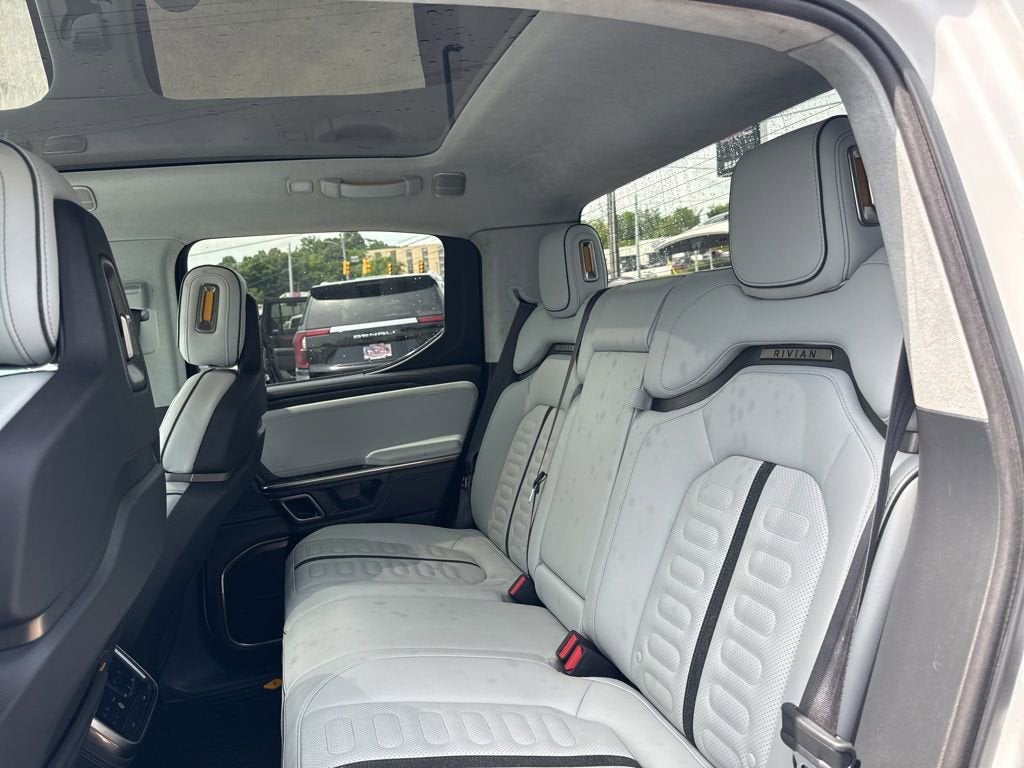 2023 RIVIAN R1T Adventure