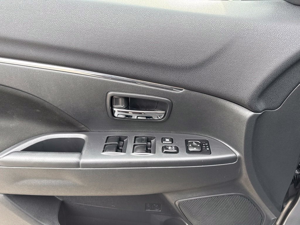 2025 Mitsubishi Outlander Sport S