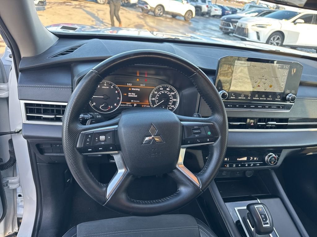 2024 Mitsubishi Outlander SE