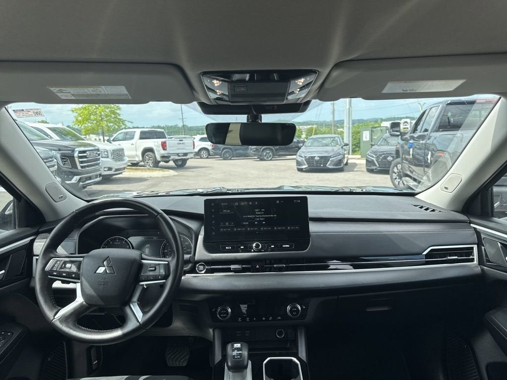 2025 Mitsubishi Outlander SE