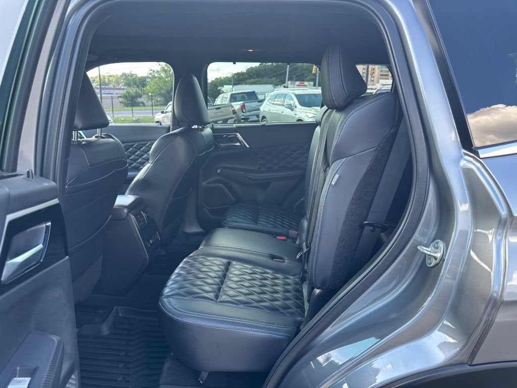 2023 Mitsubishi Outlander SEL