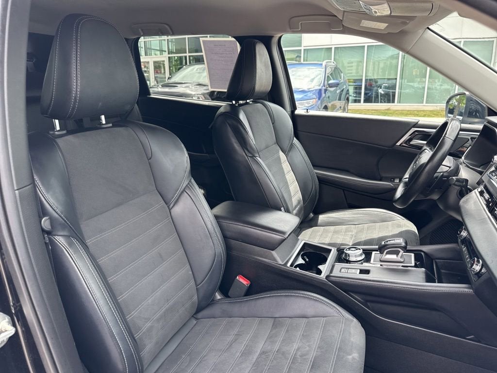 2024 Mitsubishi Outlander SE