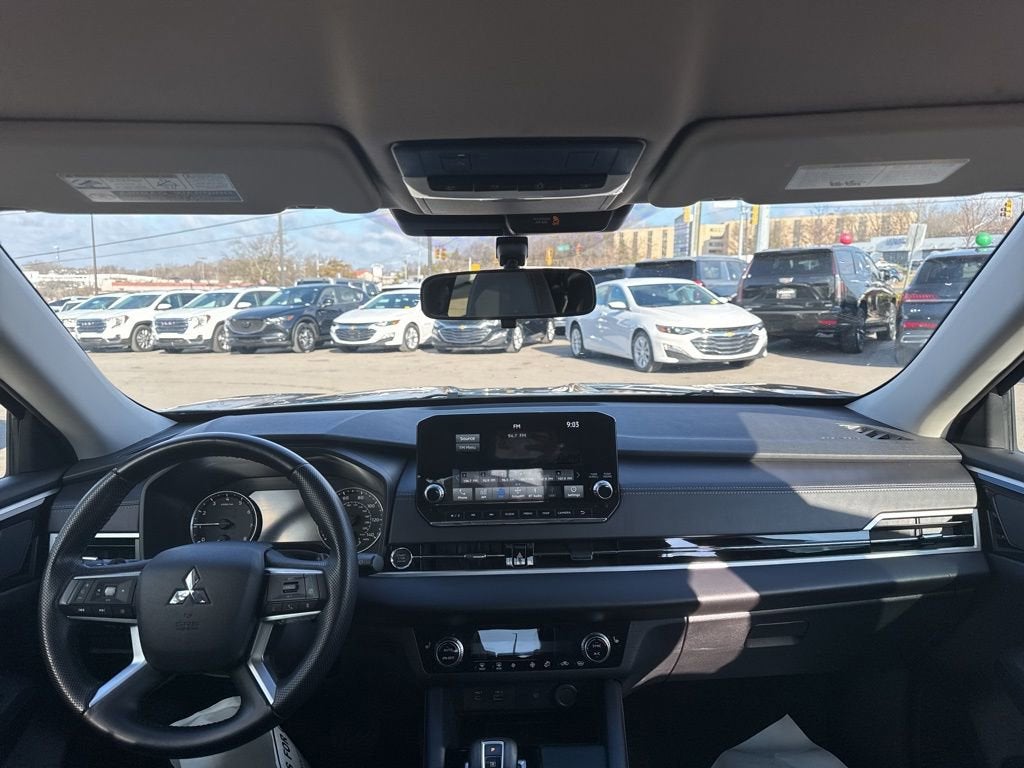 2024 Mitsubishi Outlander SE