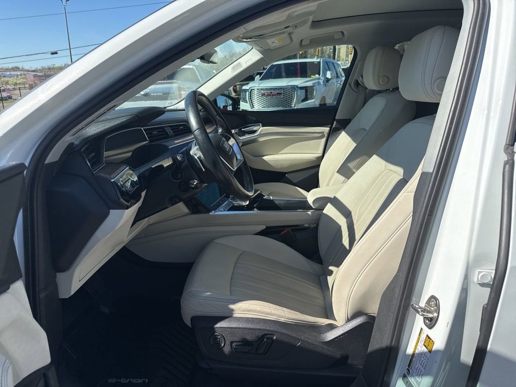 2019 Audi e-tron Premium Plus