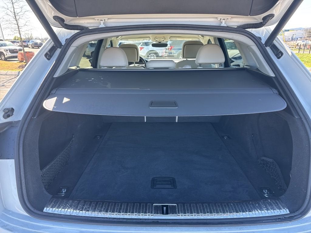 2019 Audi e-tron Premium Plus