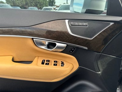 2018 Volvo XC90 Momentum