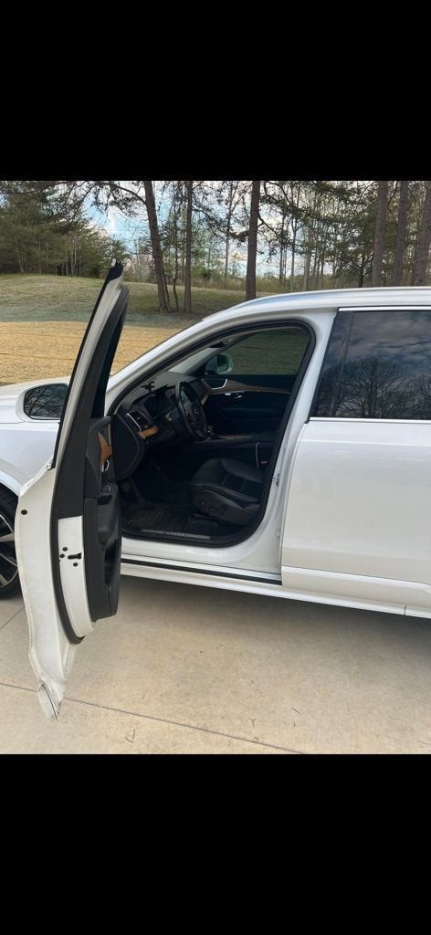 2021 Volvo XC90 Momentum